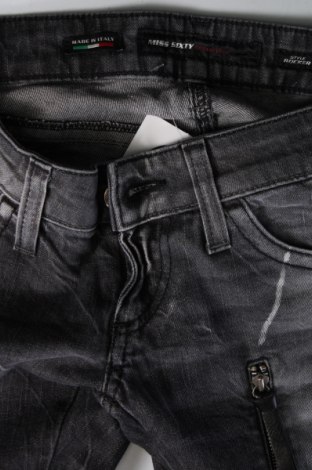 Damen Jeans Miss Sixty, Größe M, Farbe Grau, Preis 6,78 €