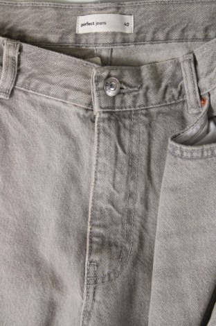 Damskie jeansy Perfect Jeans By Gina Tricot, Rozmiar L, Kolor Szary, Cena 27,19 zł