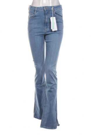 Dámske džínsy  Perfect Jeans By Gina Tricot, Veľkosť L, Farba Modrá, Cena  16,82 €