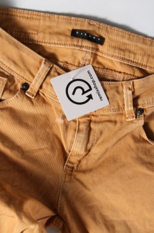Damen Jeans Sisley, Größe S, Farbe Beige, Preis 82,69 €