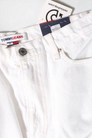 Damskie jeansy Tommy Jeans, Rozmiar M, Kolor Biały, Cena 290,19 zł