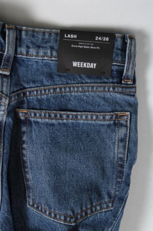 Dámske džínsy  Weekday, Veľkosť XS, Farba Modrá, Cena  42,27 €
