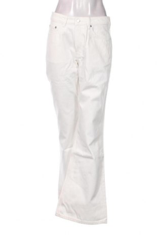 Damen Jeans Weekday, Größe M, Farbe Weiß, Preis 42,27 €