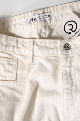 Γυναικείο Τζίν Zara, Μέγεθος M, Χρώμα Λευκό, Τιμή 18,41 €
