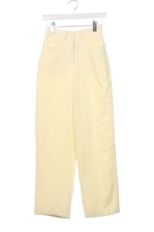 Дамски джинси United Colors Of Benetton, Размер XS, Цвят Жълт, Цена 15,81 лв.