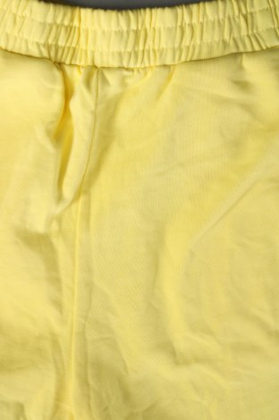 Γυναικείο κοντό παντελόνι, Μέγεθος S, Χρώμα Κίτρινο, Τιμή 4,58 €