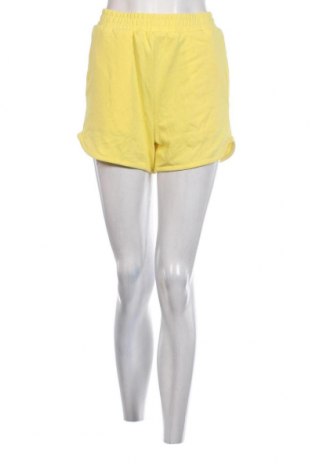 Дамски къс панталон, Размер S, Цвят Жълт, Цена 7,41 лв.