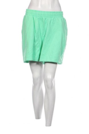 Дамски къс панталон, Размер M, Цвят Зелен, Цена 7,41 лв.