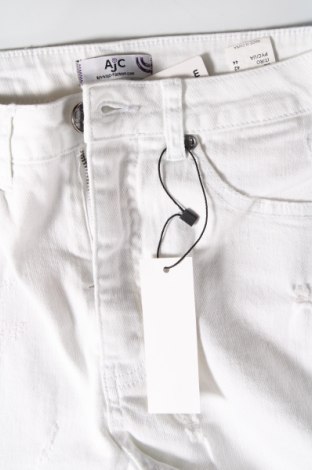 Γυναικείο κοντό παντελόνι Ajc, Μέγεθος S, Χρώμα Λευκό, Τιμή 15,98 €