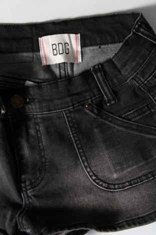 Дамски къс панталон BDG, Размер S, Цвят Сив, Цена 19,99 лв.