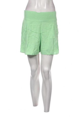 Γυναικείο κοντό παντελόνι Bershka, Μέγεθος S, Χρώμα Πράσινο, Τιμή 5,29 €