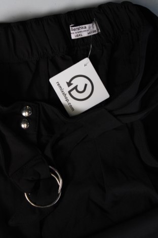 Дамски къс панталон Bershka, Размер M, Цвят Черен, Цена 7,22 лв.
