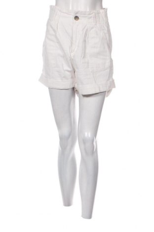 Damen Shorts Bershka, Größe M, Farbe Weiß, Preis 5,83 €