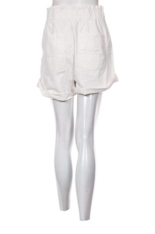 Дамски къс панталон Bershka, Размер M, Цвят Бял, Цена 11,40 лв.