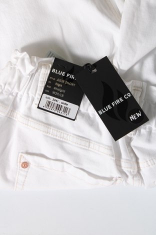 Дамски къс панталон Blue Fire Co, Размер L, Цвят Бял, Цена 13,64 лв.