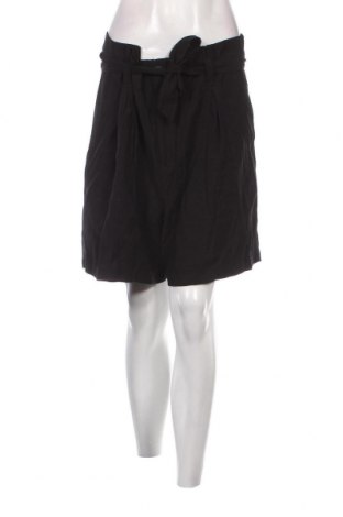 Дамски къс панталон C&A, Размер XL, Цвят Черен, Цена 19,00 лв.
