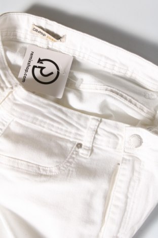 Дамски къс панталон Cropp, Размер M, Цвят Бял, Цена 29,00 лв.