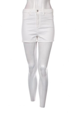 Γυναικείο κοντό παντελόνι Cropp, Μέγεθος M, Χρώμα Λευκό, Τιμή 17,94 €
