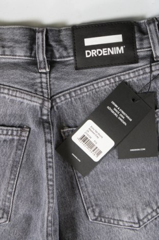 Дамски къс панталон Dr. Denim, Размер XS, Цвят Сив, Цена 18,00 лв.