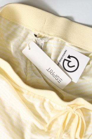 Дамски къс панталон Esprit, Размер M, Цвят Жълт, Цена 12,96 лв.
