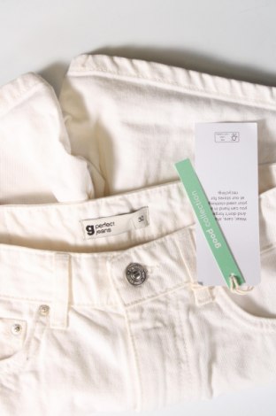 Дамски къс панталон Gina Tricot, Размер XXS, Цвят Бял, Цена 40,00 лв.