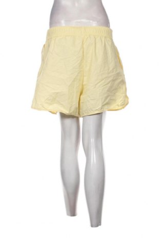 Pantaloni scurți de femei H&M, Mărime M, Culoare Galben, Preț 24,38 Lei