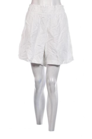 Дамски къс панталон H&M, Размер L, Цвят Бял, Цена 31,00 лв.
