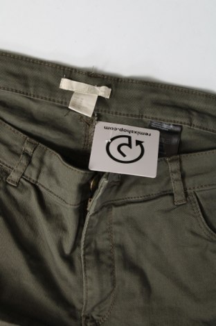 Γυναικείο κοντό παντελόνι H&M, Μέγεθος XL, Χρώμα Πράσινο, Τιμή 11,75 €