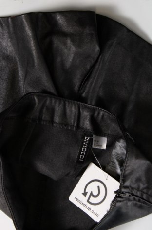Дамски къс панталон H&M Divided, Размер S, Цвят Черен, Цена 10,26 лв.