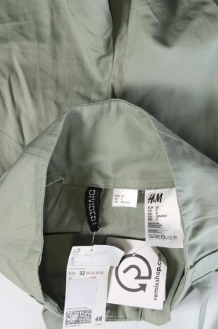 Дамски къс панталон H&M Divided, Размер XXS, Цвят Зелен, Цена 31,00 лв.