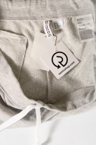 Дамски къс панталон H&M Divided, Размер M, Цвят Сив, Цена 7,44 лв.