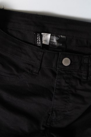 Дамски къс панталон H&M Divided, Размер S, Цвят Черен, Цена 7,41 лв.