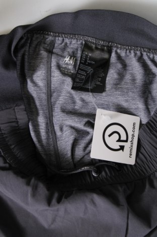 Pantaloni scurți de femei H&M Sport, Mărime M, Culoare Gri, Preț 62,50 Lei