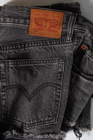 Γυναικείο κοντό παντελόνι Levi's, Μέγεθος M, Χρώμα Γκρί, Τιμή 23,51 €