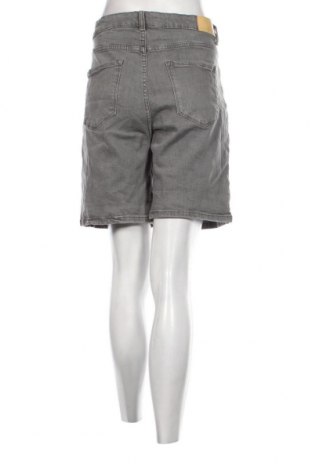 Дамски къс панталон Lola Liza, Размер XL, Цвят Сив, Цена 16,53 лв.