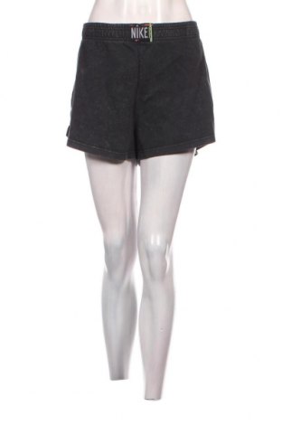 Γυναικείο κοντό παντελόνι Nike, Μέγεθος L, Χρώμα Μπλέ, Τιμή 37,11 €