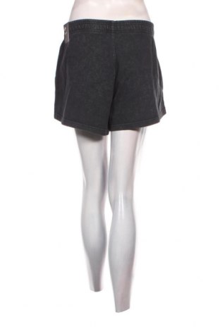 Γυναικείο κοντό παντελόνι Nike, Μέγεθος L, Χρώμα Μπλέ, Τιμή 13,73 €