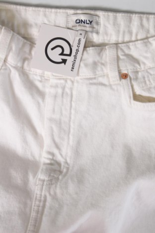 Дамски къс панталон ONLY, Размер M, Цвят Бял, Цена 40,00 лв.