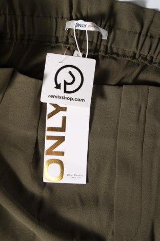 Pantaloni scurți de femei ONLY, Mărime L, Culoare Verde, Preț 43,42 Lei