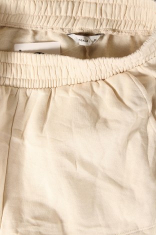 Дамски къс панталон Pigalle by ONLY, Размер XS, Цвят Бежов, Цена 7,74 лв.