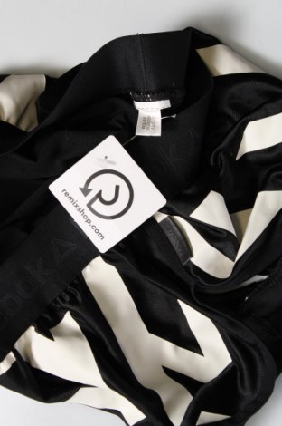 Γυναικείο κοντό παντελόνι Reebok, Μέγεθος M, Χρώμα Μαύρο, Τιμή 17,94 €