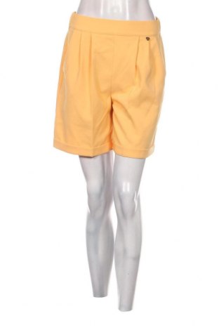Γυναικείο κοντό παντελόνι Rinascimento, Μέγεθος S, Χρώμα Κίτρινο, Τιμή 26,82 €