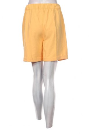 Дамски къс панталон Rinascimento, Размер S, Цвят Жълт, Цена 52,02 лв.
