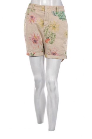 Дамски къс панталон S.Oliver, Размер M, Цвят Многоцветен, Цена 29,00 лв.