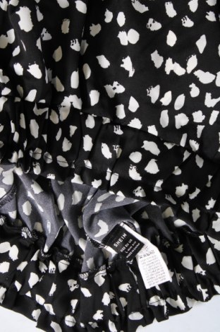Γυναικείο κοντό παντελόνι SHEIN, Μέγεθος L, Χρώμα Μαύρο, Τιμή 10,00 €