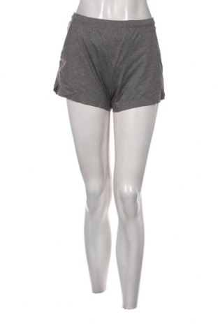Дамски къс панталон Uniqlo, Размер XS, Цвят Сив, Цена 8,40 лв.