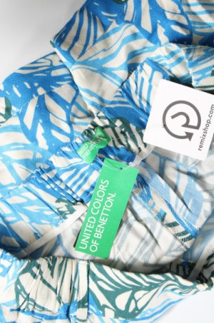 Damen Shorts United Colors Of Benetton, Größe M, Farbe Mehrfarbig, Preis 37,11 €