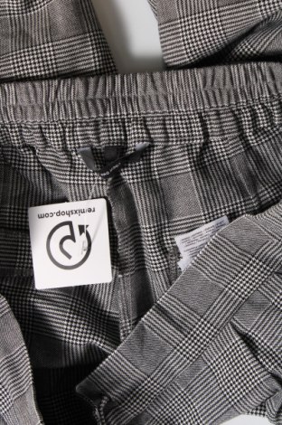 Γυναικείο κοντό παντελόνι Vero Moda, Μέγεθος XL, Χρώμα Γκρί, Τιμή 9,24 €