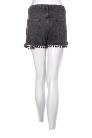 Дамски къс панталон Zara, Размер M, Цвят Сив, Цена 13,53 лв.