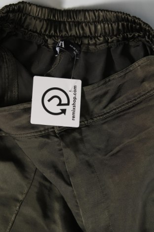 Дамски къс панталон Zara, Размер XS, Цвят Зелен, Цена 11,40 лв.